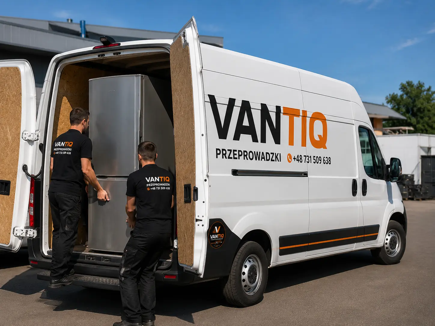 Pracownicy VANTIQ podczas przeprowadzki